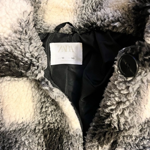 Black and White Overcoat - Picture 3 of 3